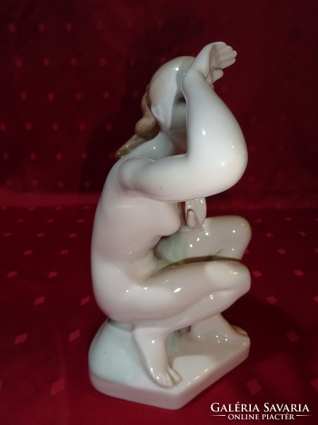 Aquincum porcelain figural sculpture. Female nude with braided hair looking into the distance. He has!