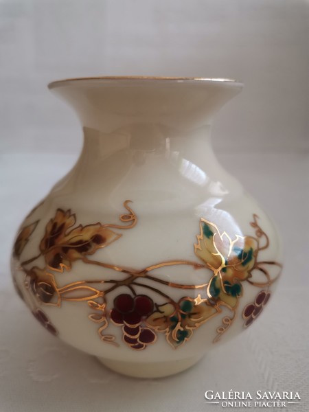 Zsolnay szőlőfürtös váza