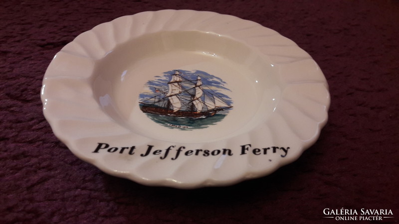 Porcelain ashtray with ship motif 2.