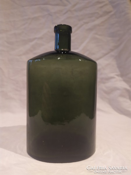 Antik zöld Kores Rt Budapest dombornyomott tintás üveg palack