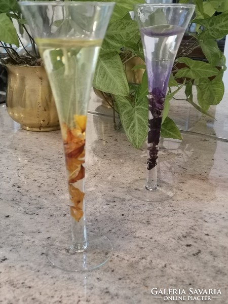 2 jelly candles in blown glass flutes