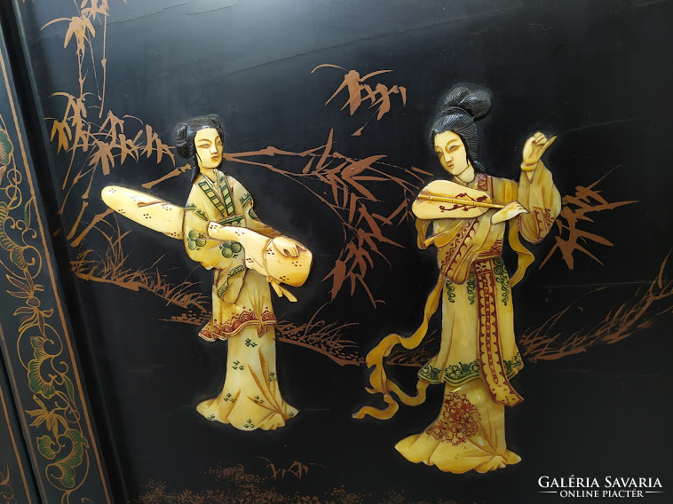 Antik kínai ázsiai bútor festett gyöngyház dombor berakásos gésa nagy fekete lakk szekrény 3840
