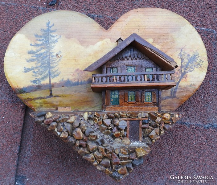 Antique unique handwork _ heart-shaped wall decoration house in the light of the setting sun