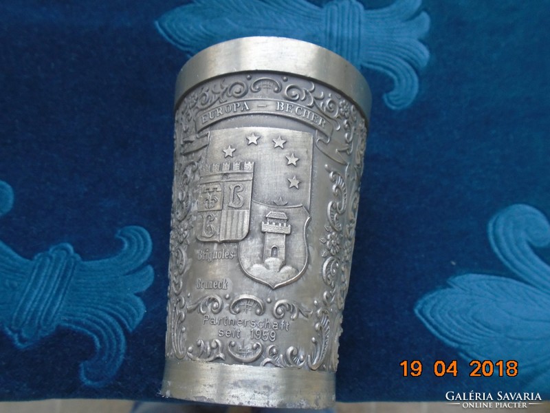 Kézzel gravírozott címerekkel 95% ón sörös kupa Stuttgart