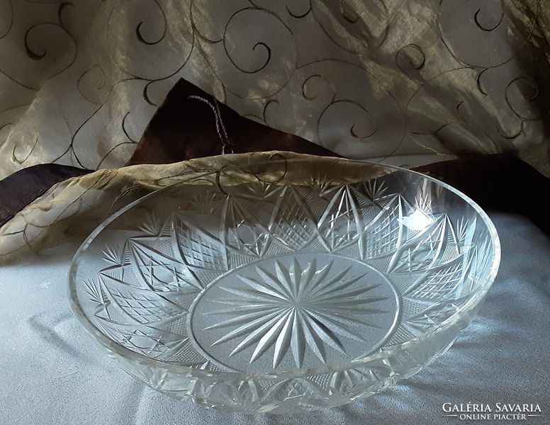 Antique crystal centerpiece, 21 cm wide, offering a very nice polished pattern
