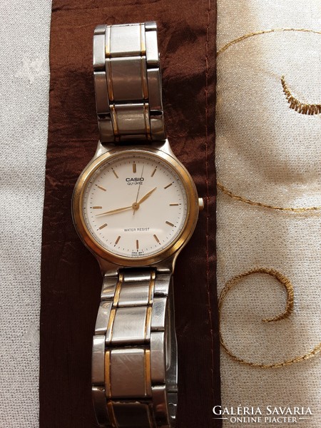 Men's casio quartz watch with gold silver metal strap
