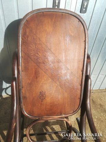 Original marked antique mundus thonet rocking chair for restoration. And a kohn. Now Saturday delivery!