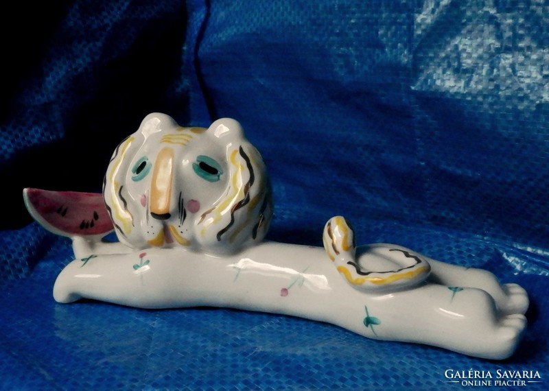 Russian / dulevo / porcelain surreal lion