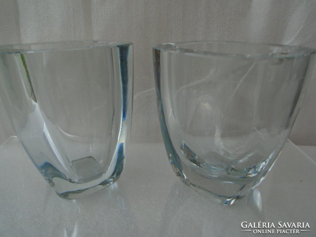 Párban Kosta & Boda szignált különleges üveg kisméretű kristály váza vastagok és nagyon nehezek