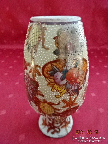 Chinese porcelain vase, hand painted, height 15 cm. He has!