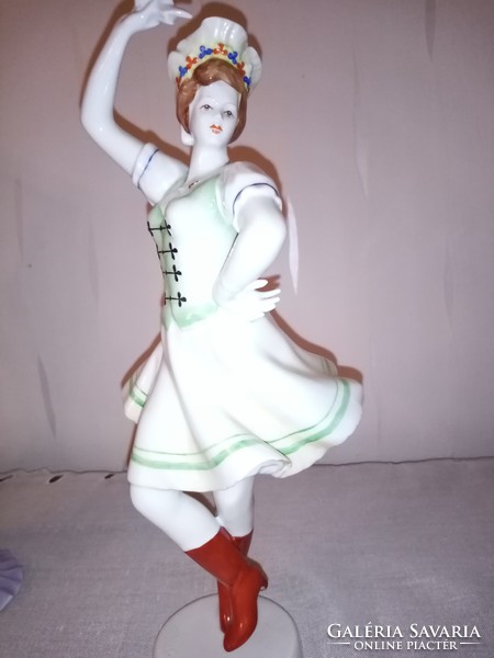 Hollóházi porcelán figura Csárdás királynő