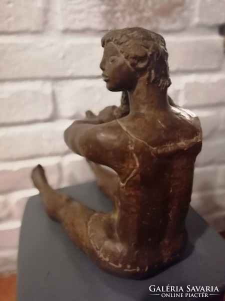Kerényi Jenő " Fésülködő nő" terrakotta szobor