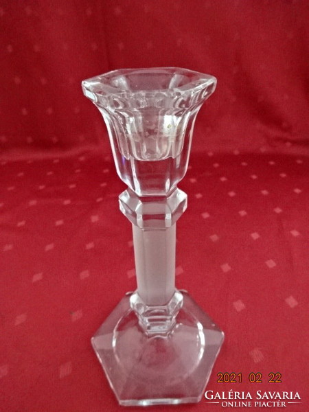 Üveg gyertyatartó, magassága 18 cm, alapja hatszögletű, 8,5 x 8,5 cm. Vanneki!