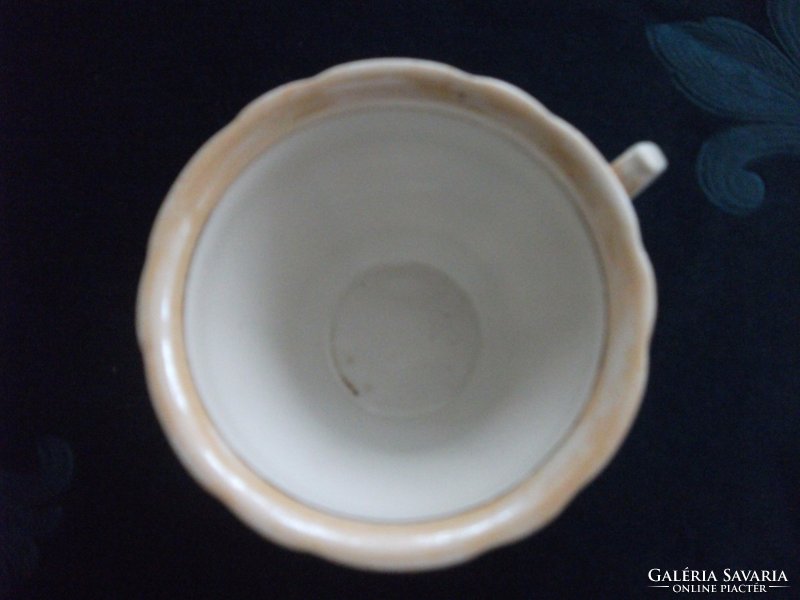 1840 Kpm mother-of-pearl glazed cup
