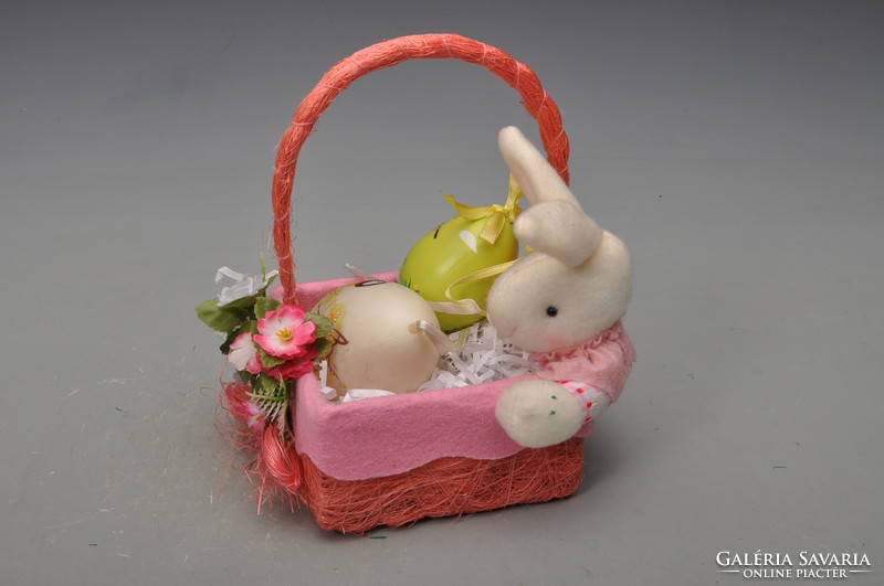 Husvéti asztalközép, dekoráció, füles kosárka, felakasztható tojásokkal