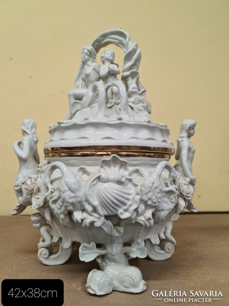 Barokk stílusú porcelán tál