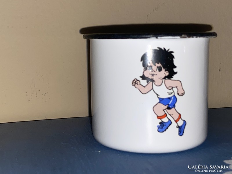 Retro enameled enameled children's mug 1.5 dl soccer, nice condition