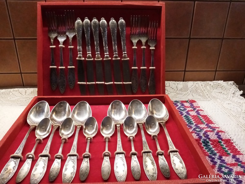 Set of 24 cutlery in its own box