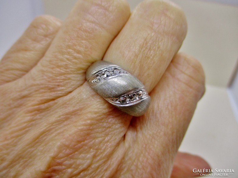 Nagyon szép kézműves ezüst gyűrű markazitokkal