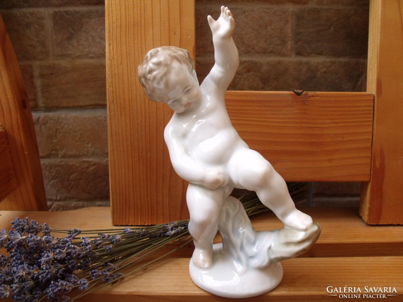Herend putto