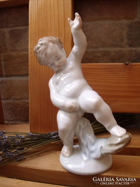 Herend putto