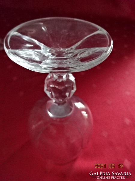 Talpas kristályüveg pohár, csiszolt gömb van a szárán, magassága 14,5 cm. Vanneki!
