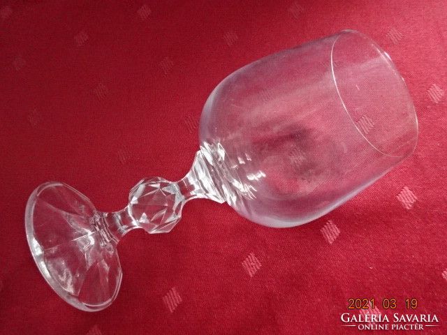 Talpas kristályüveg pohár, 5 db egyben csiszolt gömb van a szárán, magassága 14,5 cm. Vanneki!