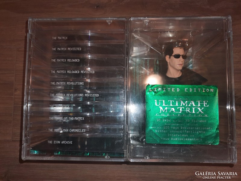 A teljes Mátrix-gyűjtemény - ajándékdoboz (10 DVD + 1 SZOBOR) 