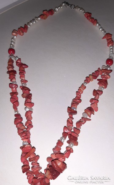 Artdeco style necklace made of coral and cultured pearls!
