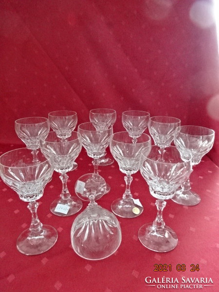 Crystal wine glass with base, six pieces, diameter 6.5 cm. He has!