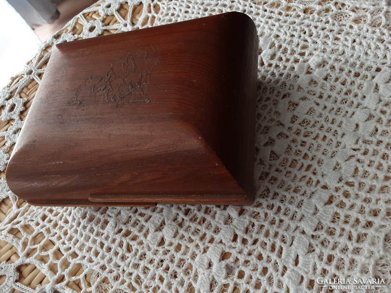 Artdeco wooden box,chest suitable for storing all kinds ofsmall treasures,inextremely good condition