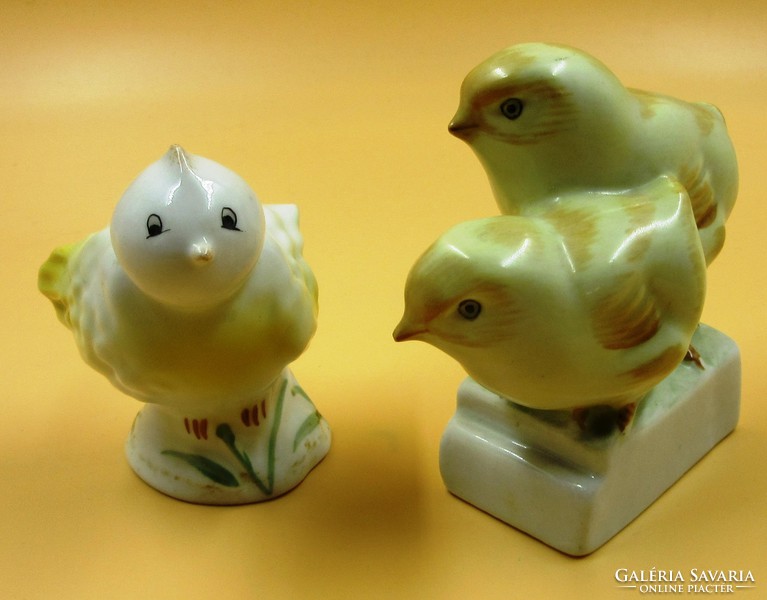 2 porcelain nipps, chicks, 9.5 8.5 cm high.