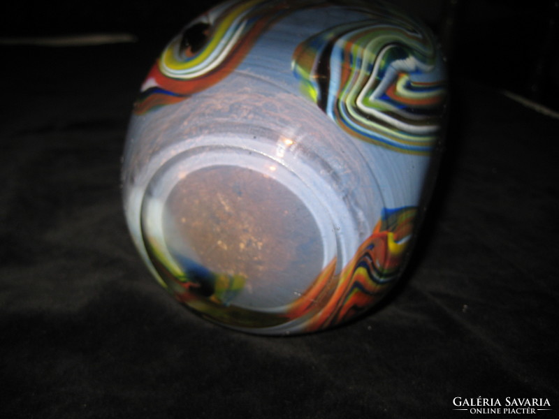 Gyönyörű muránói  üveg  váza  , alja csiszolt  12 x 21 cm