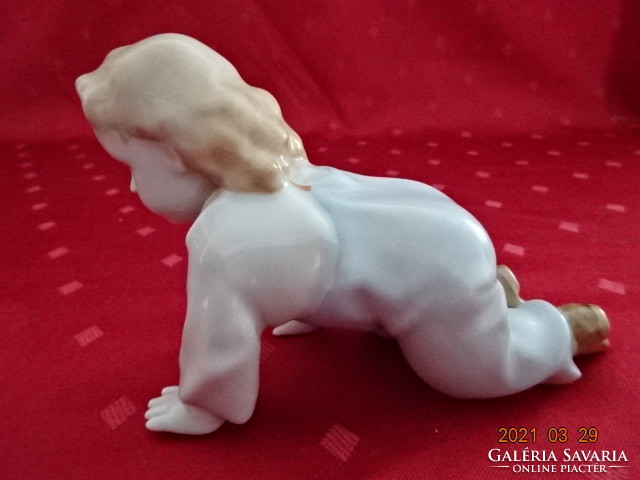 Zsolnay porcelán figura, mászó kislány, hossza 14,5 cm. Vanneki!