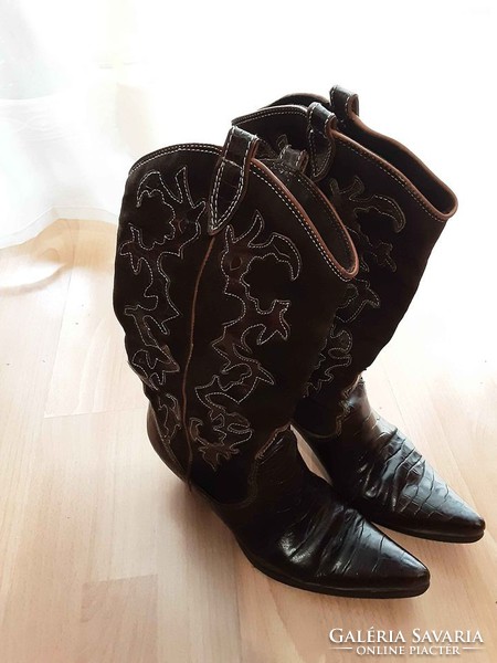 Italian, leather, women's, burgundy 37's western boots, both fancy and elegant