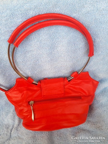 Piros táska 1