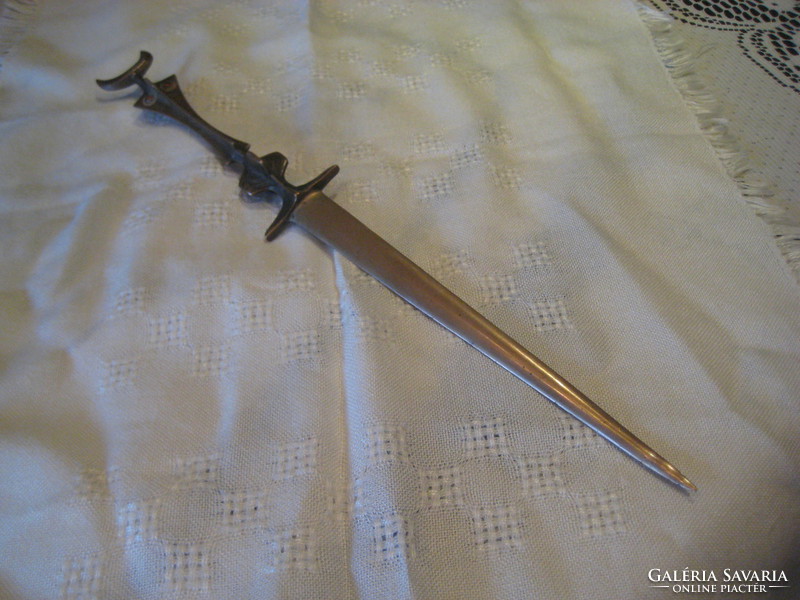 Papp Z. .  Iparművészeti papírvágó kés  rézből  , szignós  37 cm