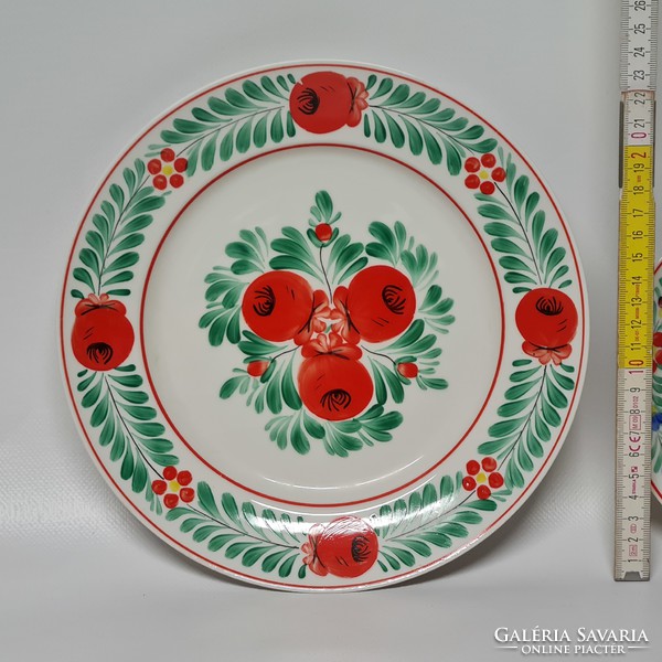 Hollóházi népi virágmintás porcelán dísztányér 2 db (1615)