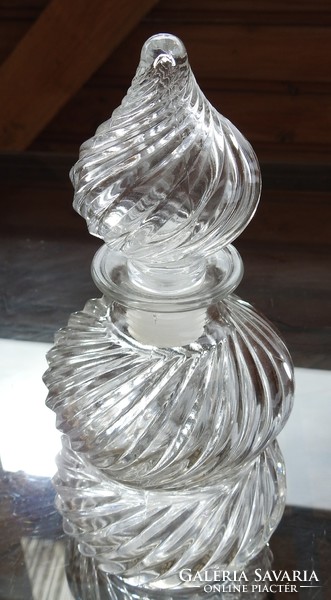 Törökös formájú csavaros tetejű üveg butélia
