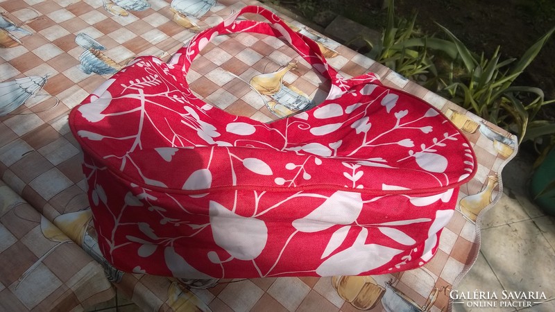 Shoulder bag-beach bag-shopping bag-colorful, cheerful item.
