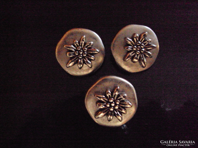 Buttons with snow grass pattern