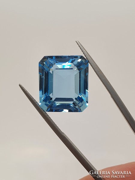 Swiss blue topaz gemstone 24.75 Cts