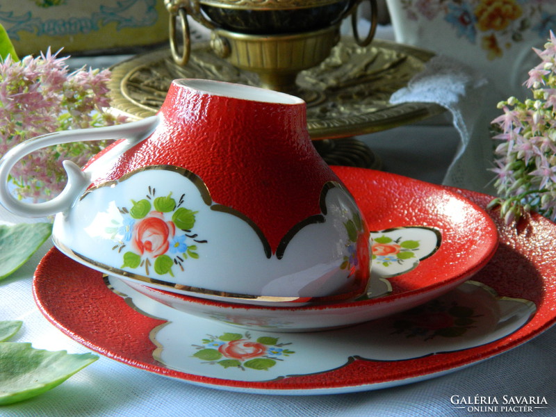 Fabulous Carl Alberti hand painted breakfast set with cups and small plates on red