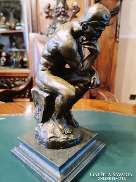 Gondolkodó ember - bronz szobor műalkotás 