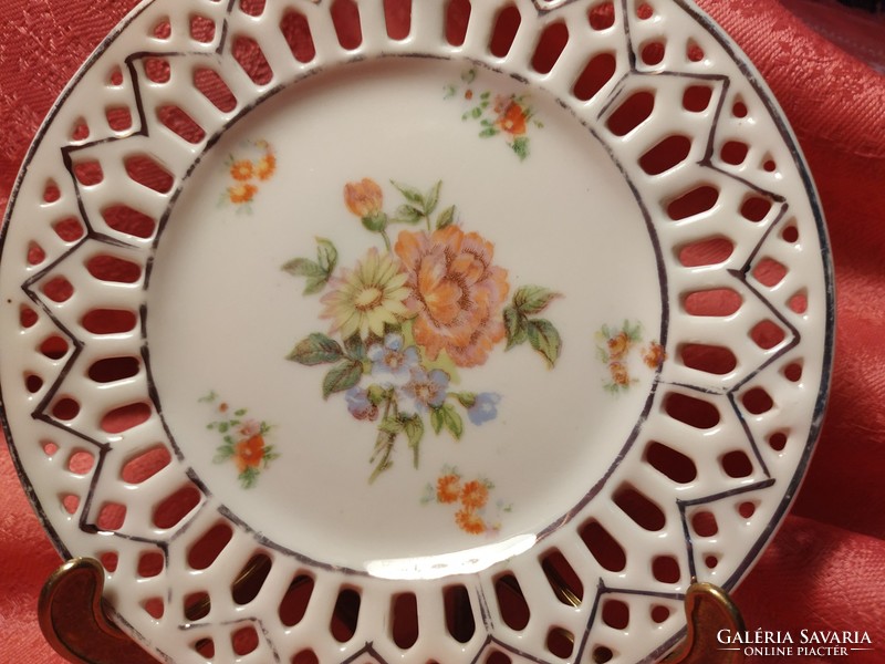 Virágmintás porcelán dísz tányér, gyűrűs tányér