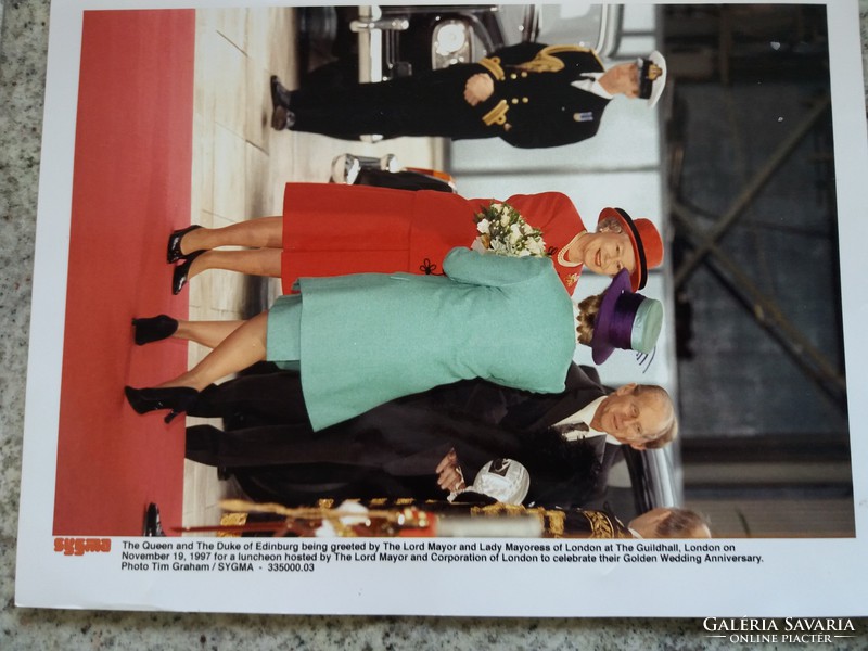 ERZSÉBET II. ANGOL KIRÁLYNŐ + FÜLÖP HERCEG JELZETT KÉP SYGMA SAJTÓ FOTÓ ARANYLAKODALOM LONDON 1997