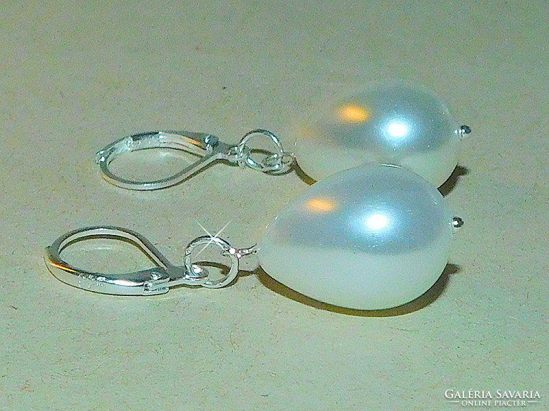 Off-white drop shell pearl pearl earrings