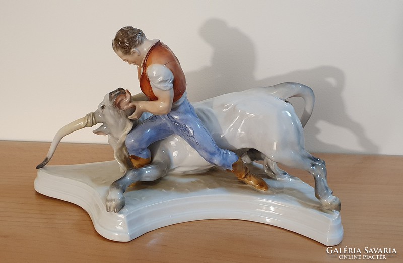 Herendi "Toldi a bikával" nagyméretű szobor az 50-es évekből