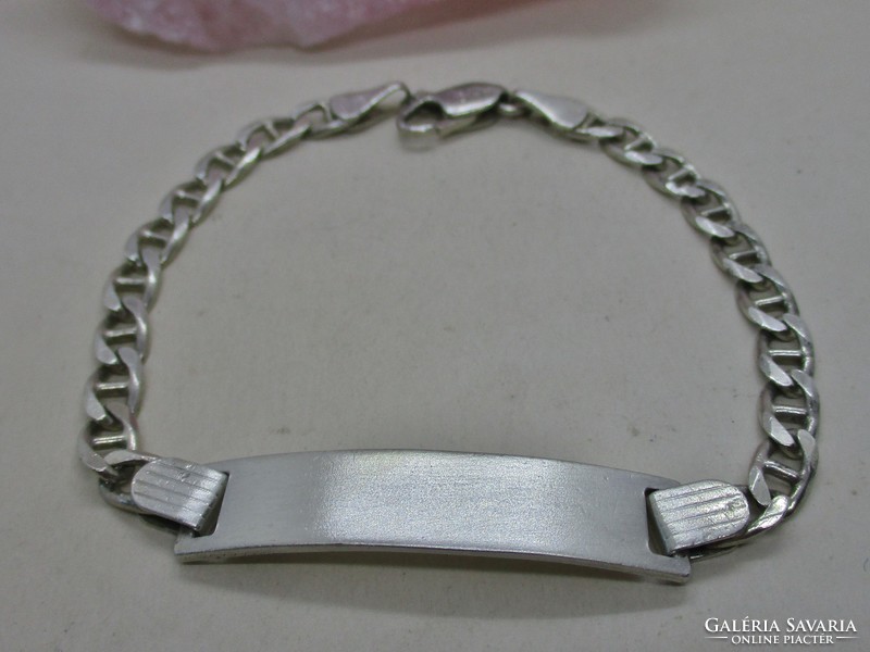 Very beautiful engraved silver bracelet in beautiful condition