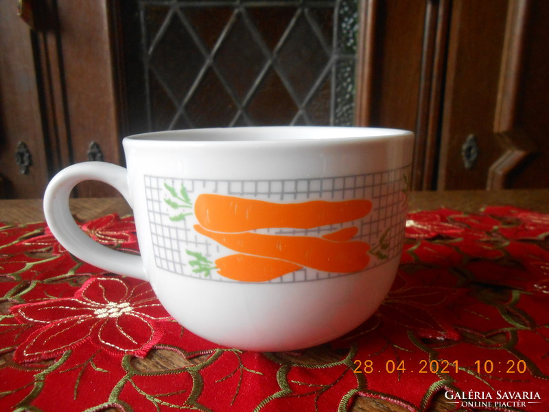 Zsolnay large mug with carrot pattern
